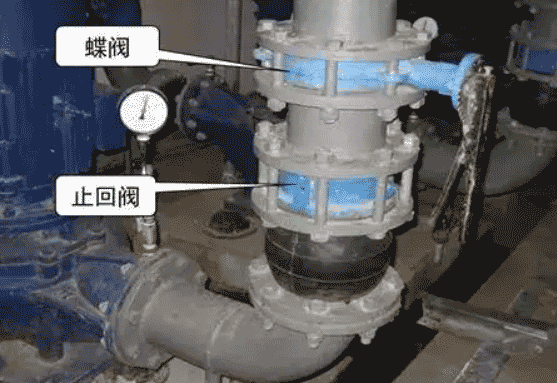 在水泵的出口安裝止回閥,在水泵組件前后安裝蝶閥方便維修 在水泵的出口安裝止回閥,在水泵組件前后安裝蝶閥方便維修